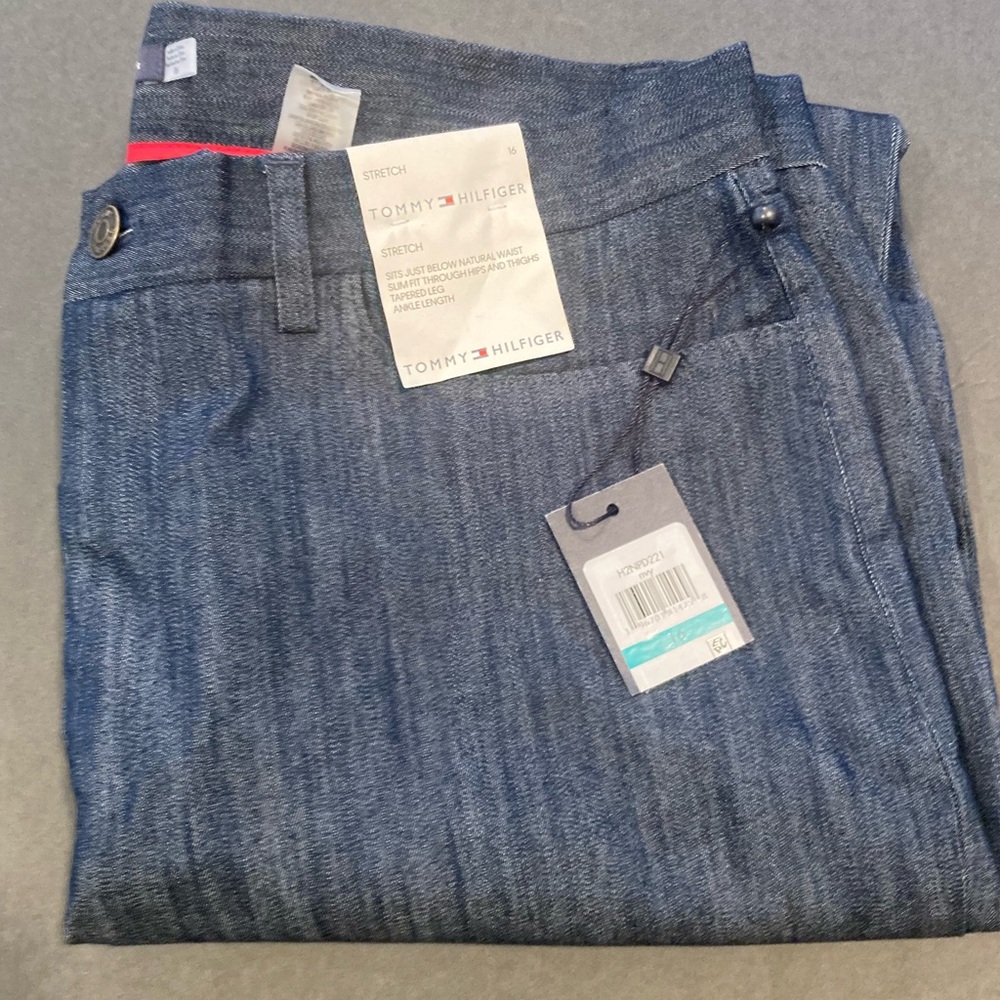 Tommy Hilfiger stretch slim leg ankle length trouser. NWT